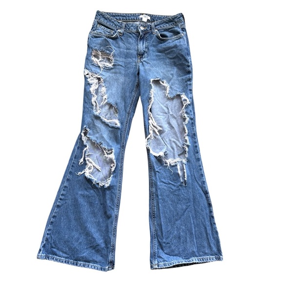 Forever 21 Woman’s Size 27 Distressed Flared Leg Blue Medium Rise Denim Jeans - Picture 2 of 8